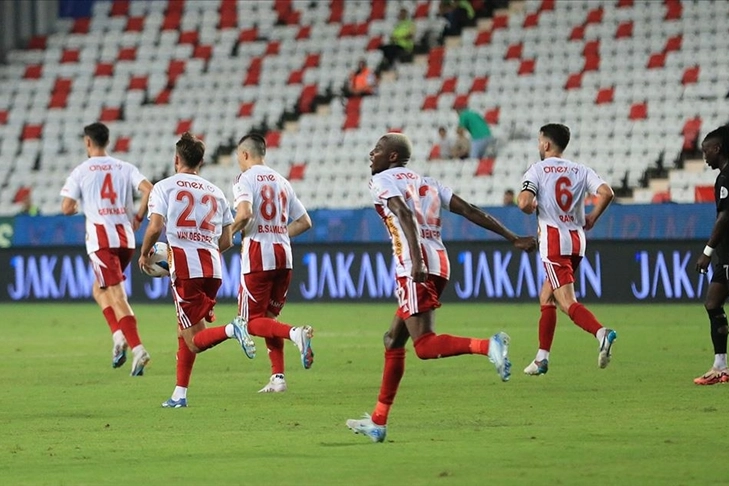 Antalyaspor Atakaş Hatayspor'u 3-2 yendi