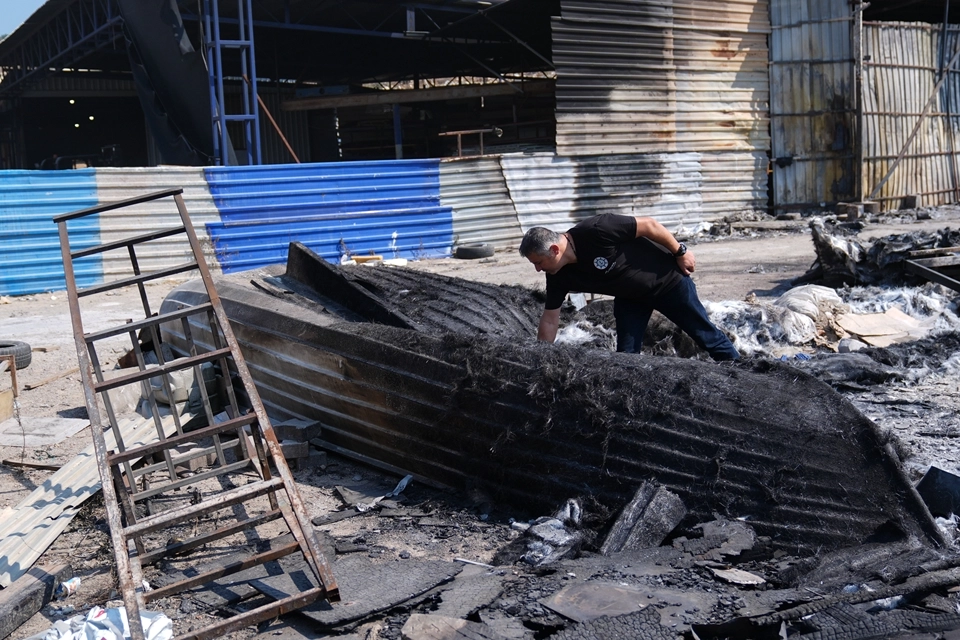 Emekleri küle dönen esnaf destek bekliyor