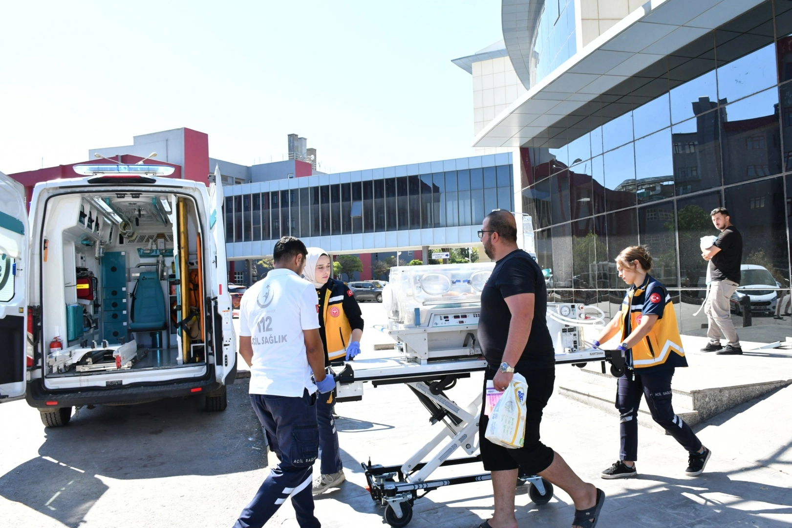 Yenidoğan bebek, ambulans uçakla Gaziantep'ten İstanbul'a sevk edildi