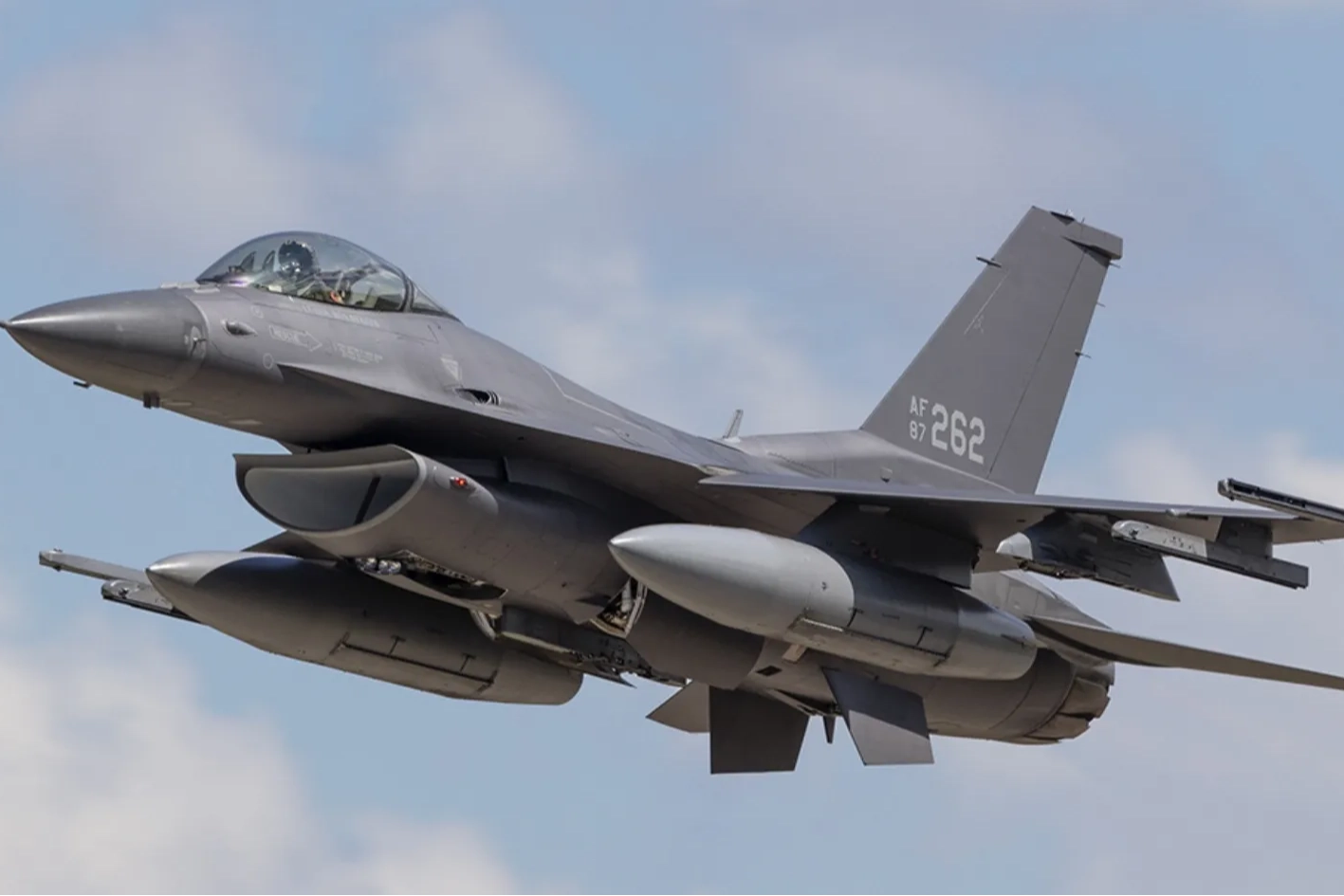 F-16 savaş uçağı düştü