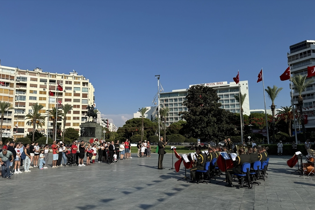 İzmir haber: Askeri bandodan 30 Ağustos Zafer Bayramı'na özel konser