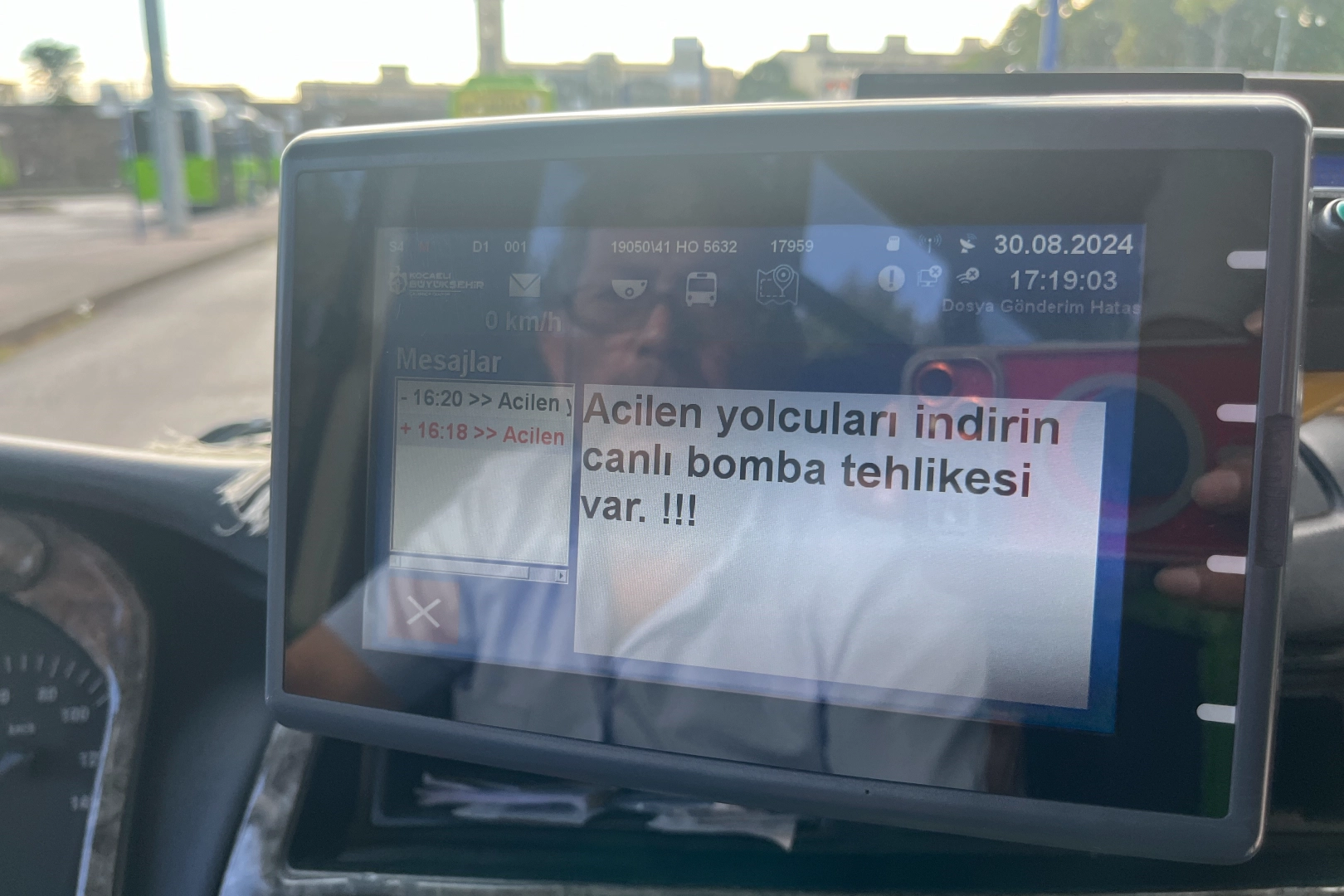 Kocaeli'de korku anları: Acilen yolcuları indirin, canlı bomba tehlikesi var