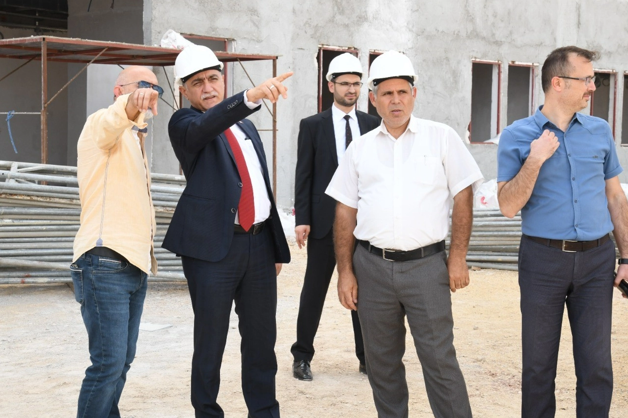 Rektör Karahocagil, Kırşehir Devlet Hastanesi inşaat alanını gezdi