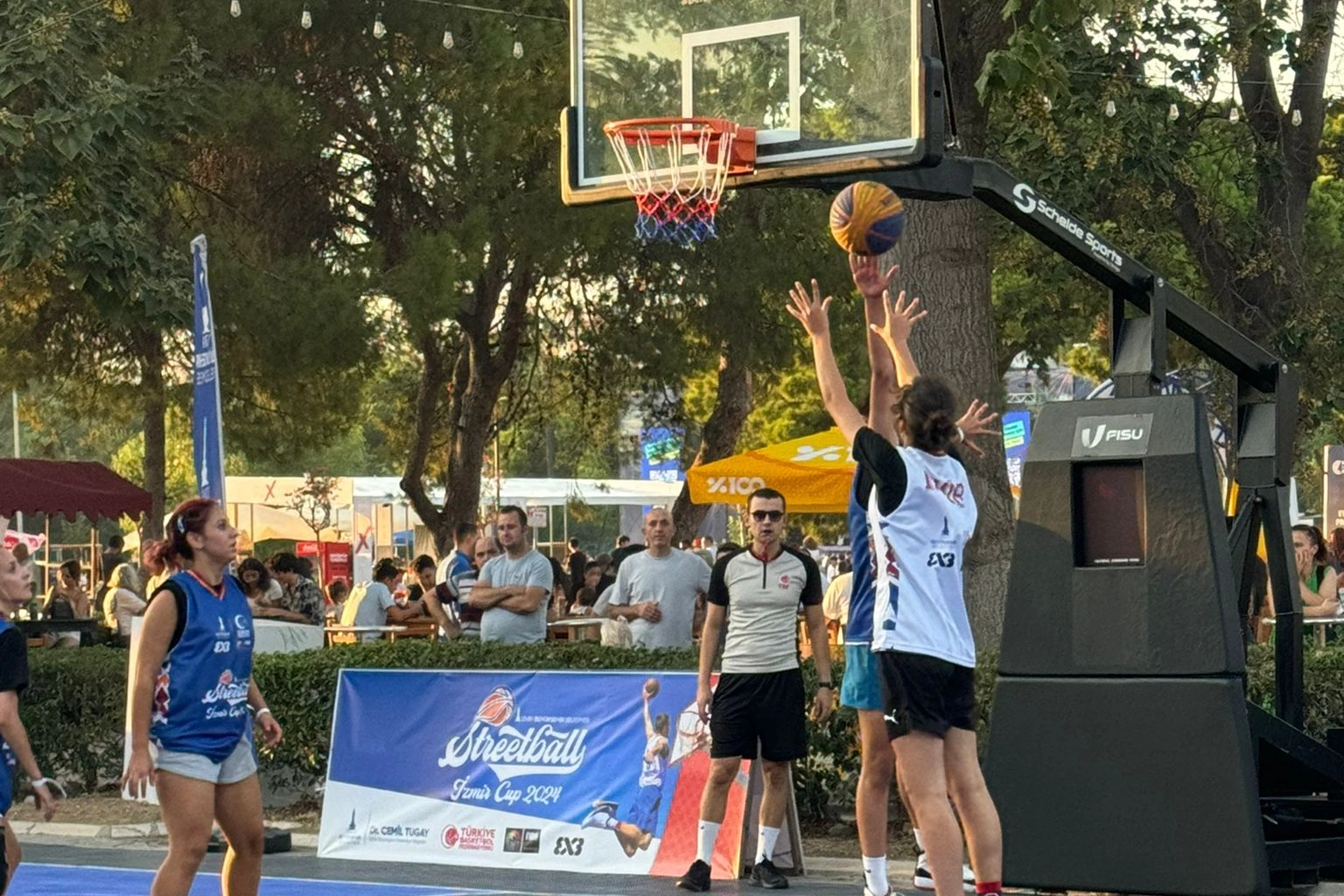 İzmir'de sokak basketbolu heyecanı