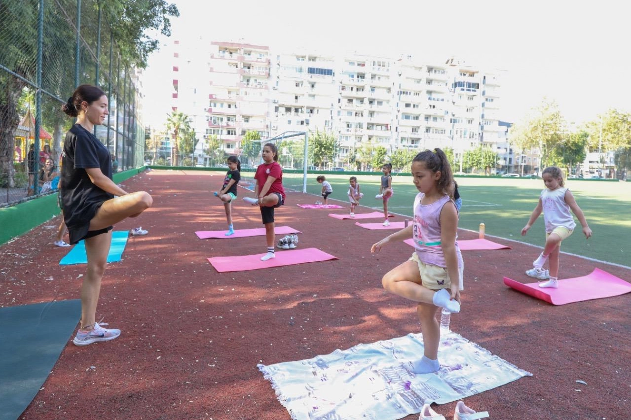 Karşıyaka'da çocuklar sporla buluştu