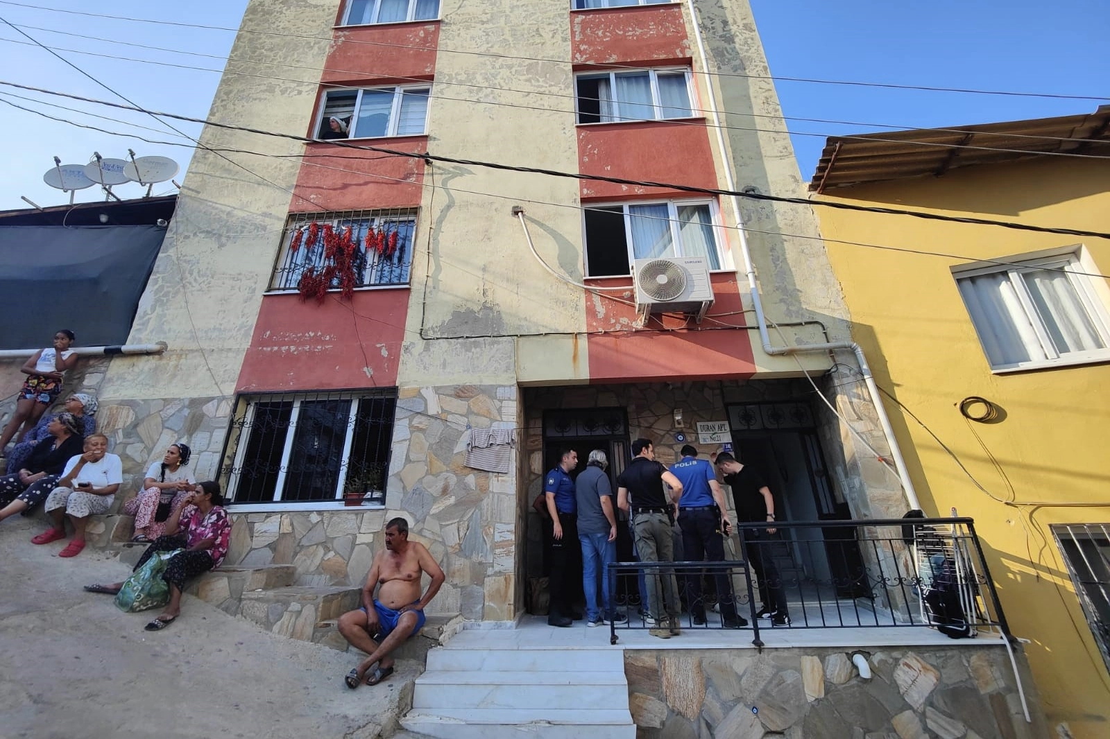 Tartıştığı eşini silahla vurarak öldürdü