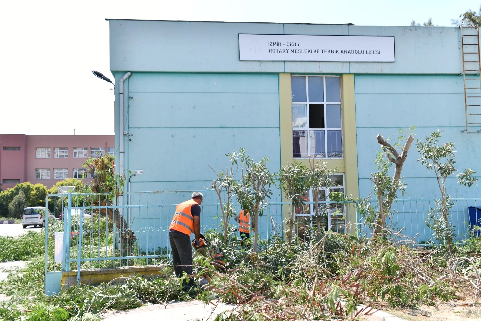 Çiğli'de okullara kapsamlı bakım çalışması