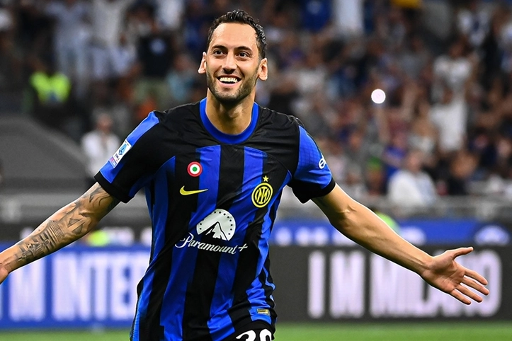 Hakan Çalhanoğlu, Altın Top ödülüne aday gösterildi