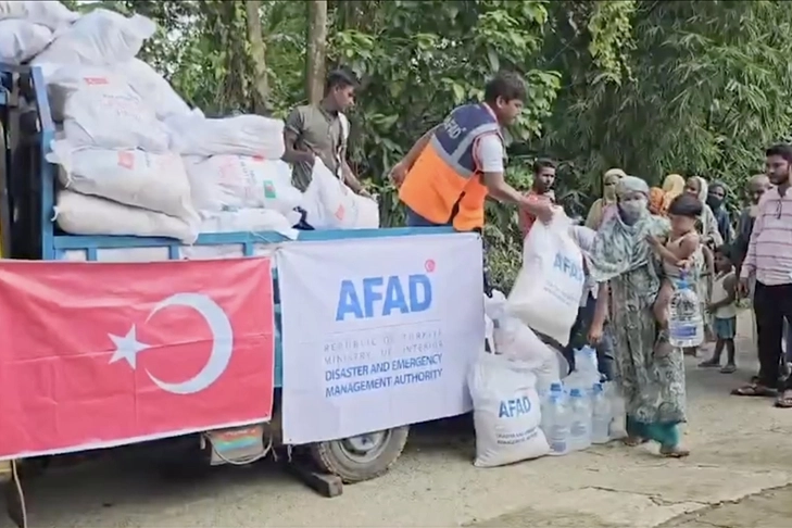 Türkiye'den, sel afetinden etkilenen Bangladeş'e  yardım eli!