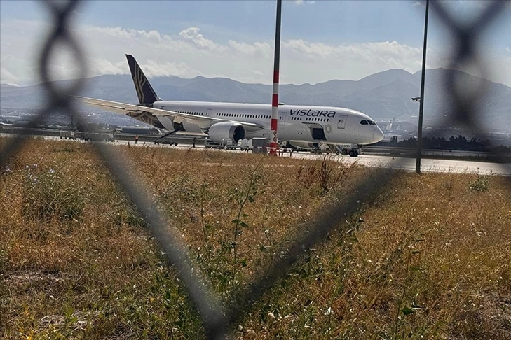 Bomba ihbarı yapılmıştı: O uçak Hindistan’a havalandı