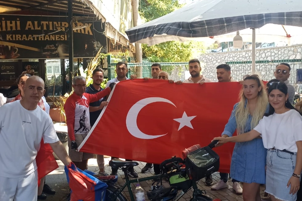 Ankara'dan İzmir'e şehitler için pedal haberinin görseli