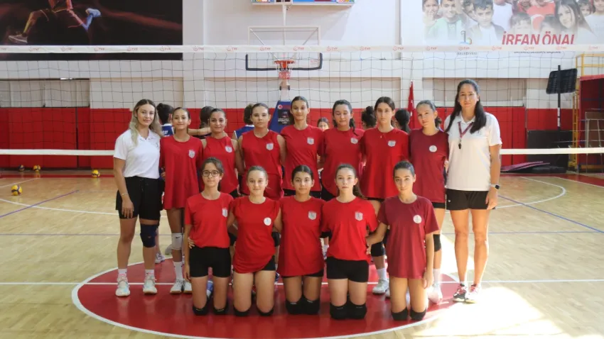 Bayraklı'da voleybol turnuvası