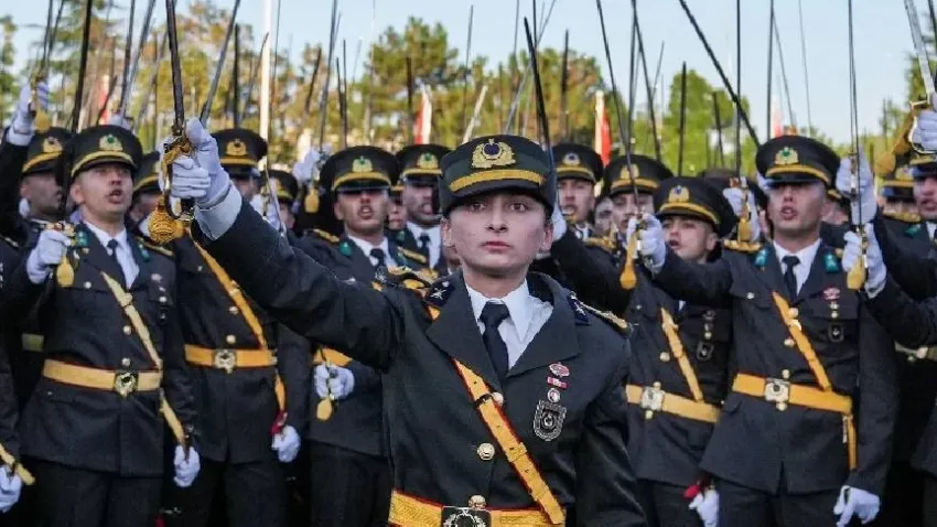 Çelebi’den kılıçlı yemin açıklaması: Atatürk’ün askeri olmak ruh meselesidir