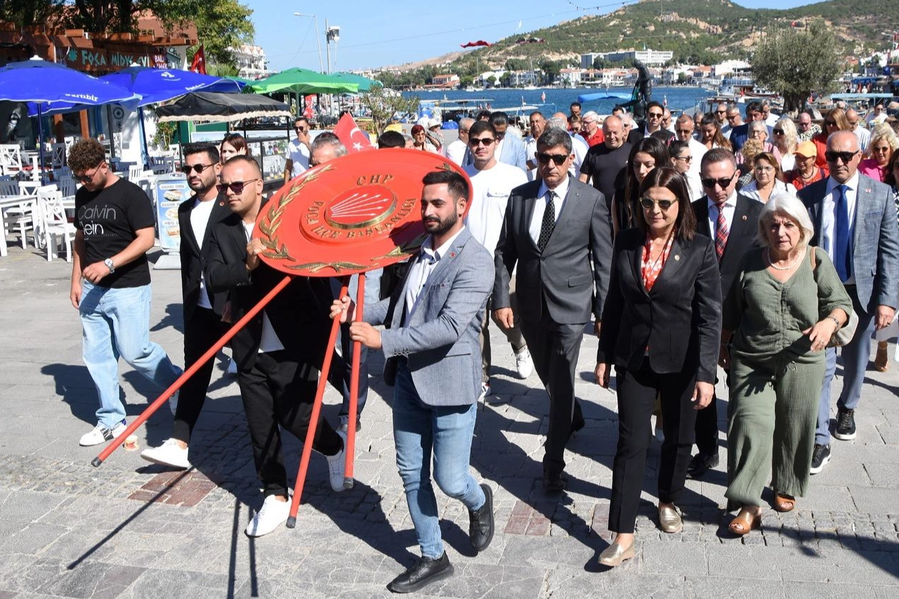 CHP’den Foça’da kuruluş kutlaması haberinin görseli