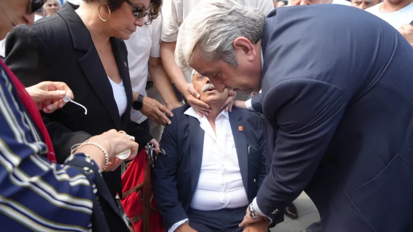 CHP’nin yıl dönümünde başkan fenalaştı haberinin görseli