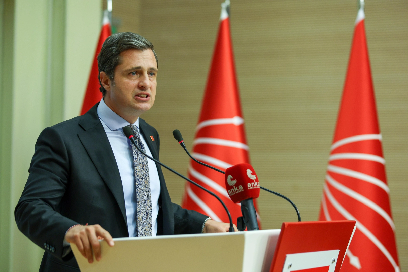 Deniz Yücel’den AK Parti’ye: Ne vatanı koruyabiliyorlar ne çocukları haberinin görseli