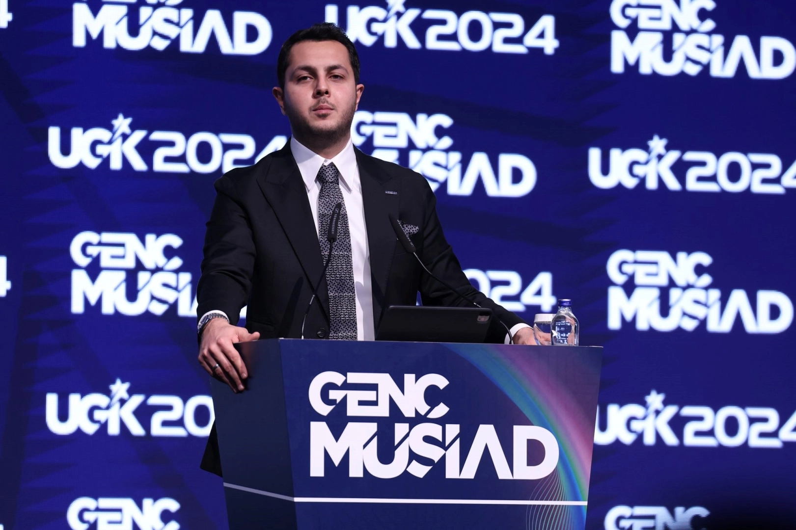 İhracat yapan gençler ödüllendirecek haberinin görseli