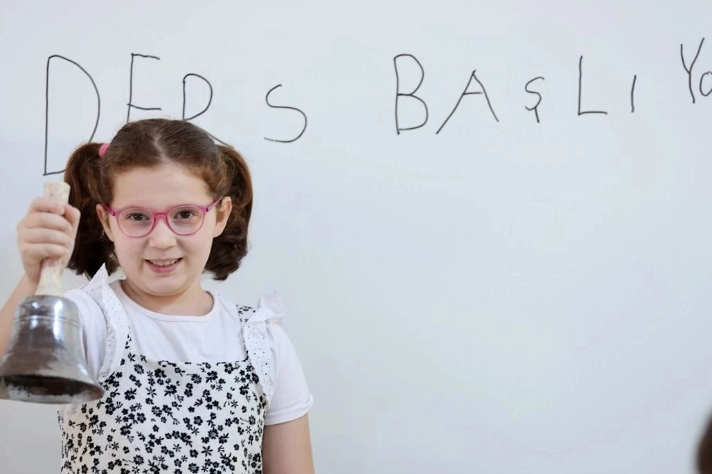 İlk ders zili çaldı… Peki, veliler, öğrenciler, eğitimciler ve okullar yeterince hazır mı? haberinin görseli