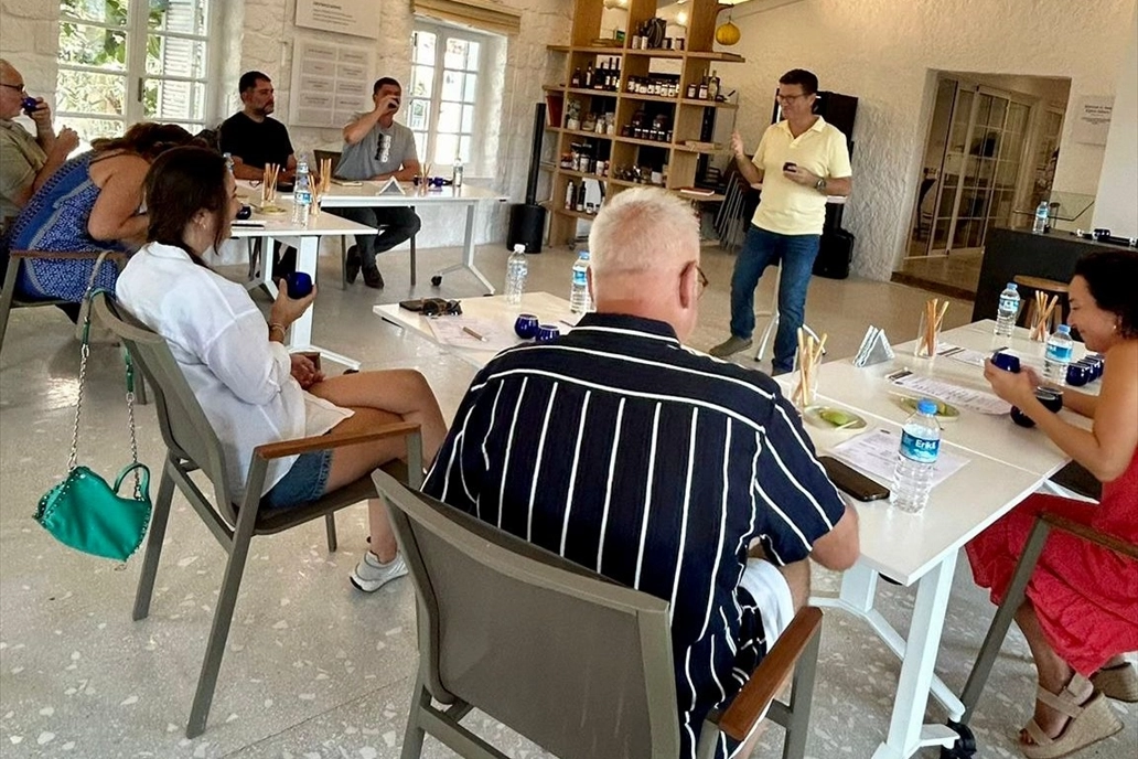 İTB’den zeytinyağı tadım eğitimi haberinin görseli