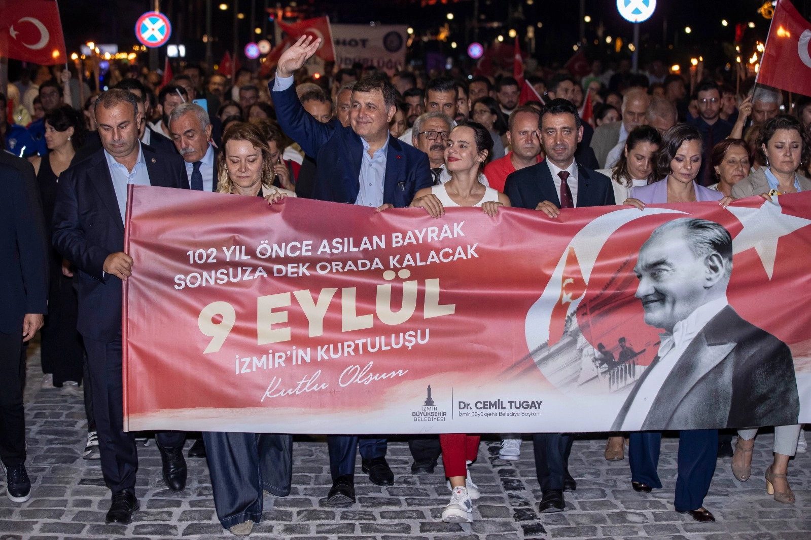 Kurtuluşun 102.’nci yılı: İzmirliler 9 Eylül’de tek ses oldu   haberinin görseli