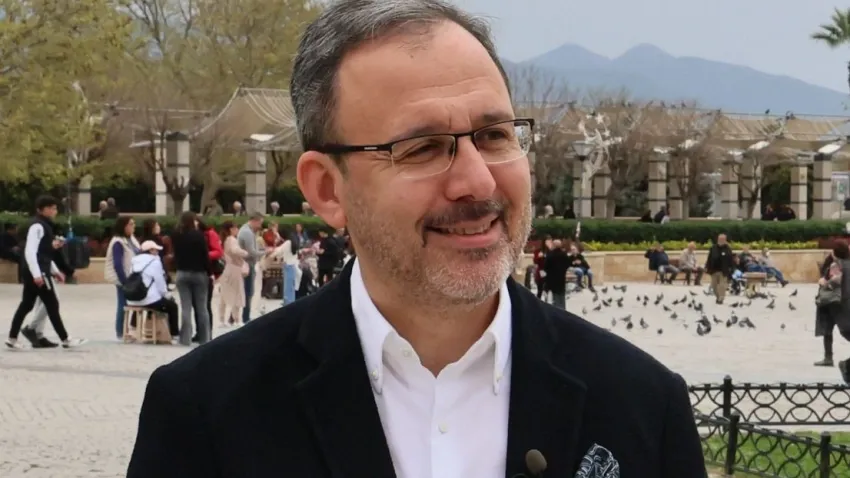 Mehmet Kasapoğlu: 9 Eylül zaferin simgesidir