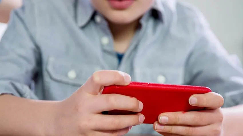 Okullarda telefon yasak mı? haberinin görseli