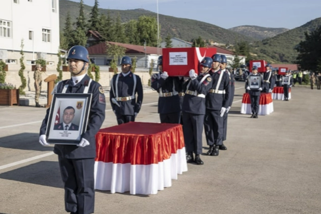 Şehit olan askerler için tören düzenlendi! haberinin görseli