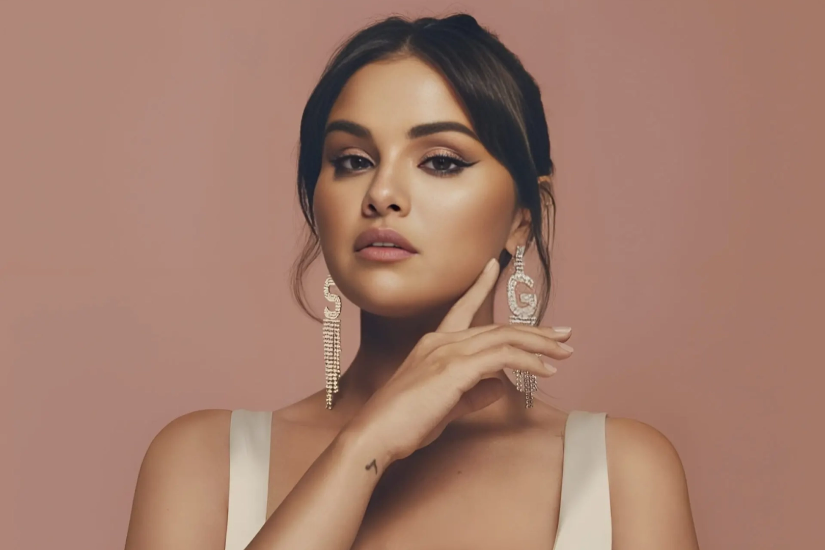 Selena Gomez, milyarderler listesine adını yazdırdı haberinin görseli