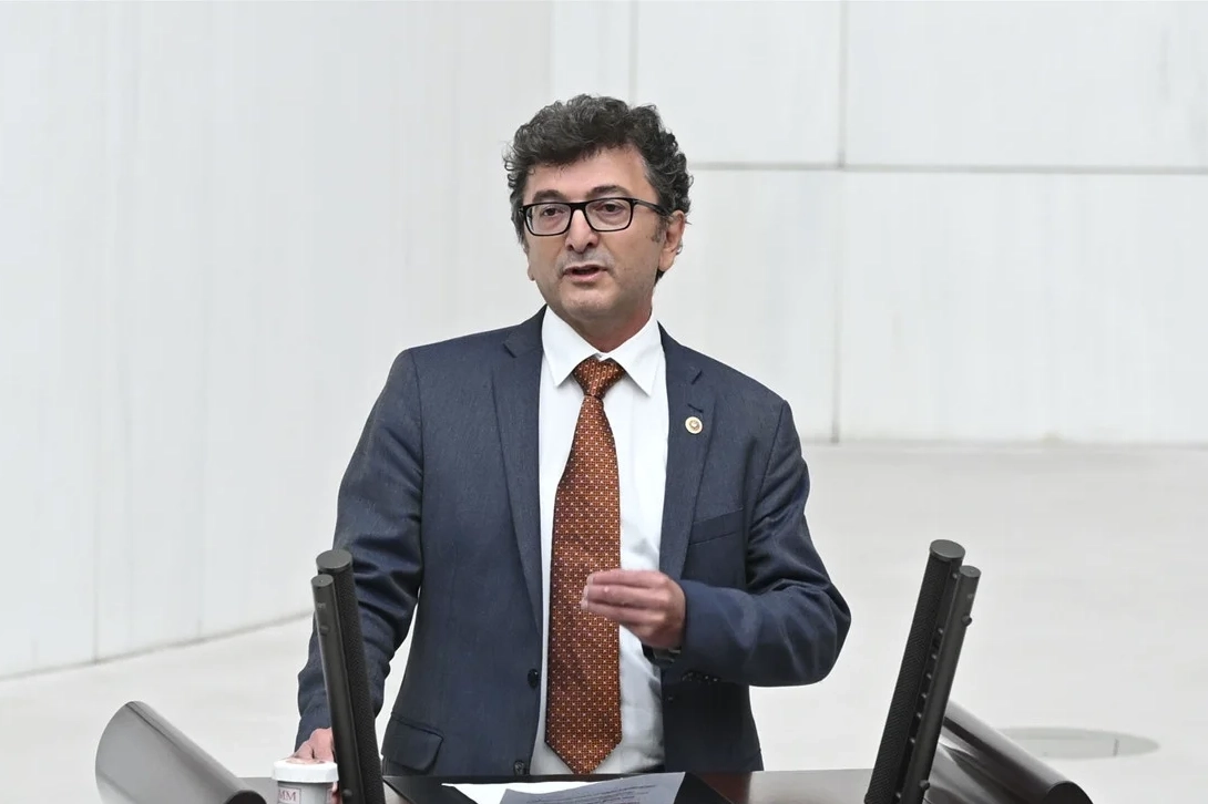 Taşkın’dan eğitim eleştirisi: Bir öğün yemek çok görülüyor haberinin görseli