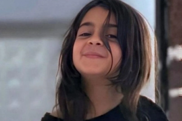 Türkiye küçük Narin için ağlıyor! 8 yaşındaki Narin kendi köyünde toprağa verildi haberinin görseli