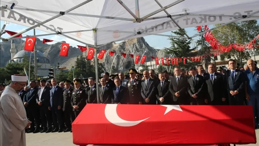 Türkiye şehitlerini uğurladı haberinin görseli