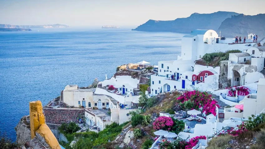 Yunanistan'a tatile gidenlere kötü haber: Turizmde ek vergi geliyor!