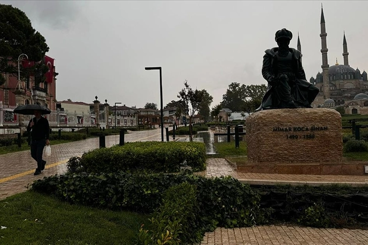Edirne'de sağanak yağış hayatı felç etti haberinin görseli