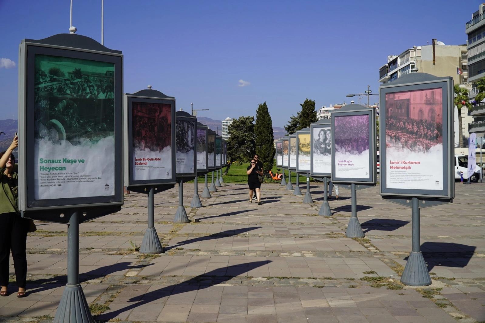 Vasıf Çınar Meydanı’nda “İzmir’in Kurtuluş Bayramı” sergisi