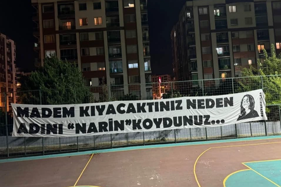 Altaylı taraftarlardan Narin pankartı!