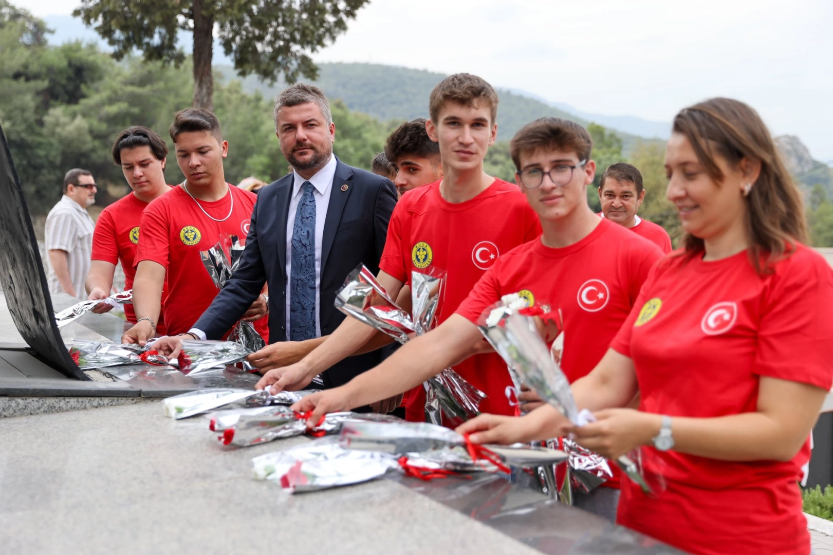 Şuhutlu gençler Buca’dan İzmir’i selamladı