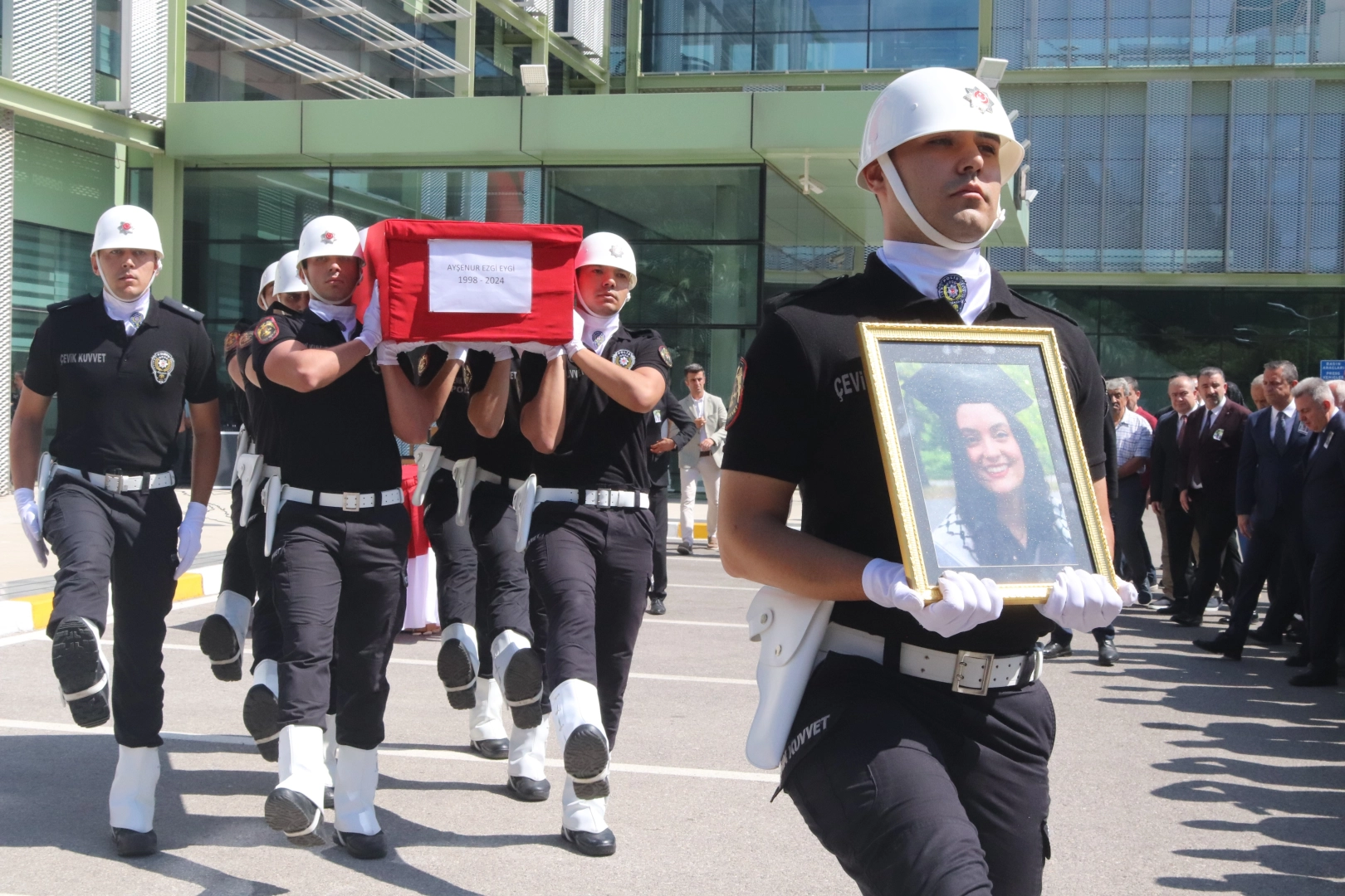 Ayşenur Ezgi Eygi’nin cenazesi İzmir’den Aydın’a götürüldü haberinin görseli
