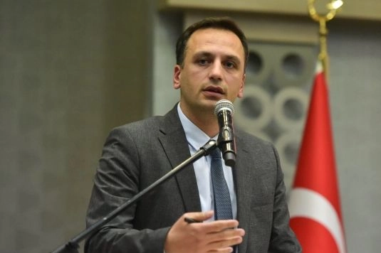 İzmir AK Parti'den Ömer Eşki'ye sert açıklamalar haberinin görseli