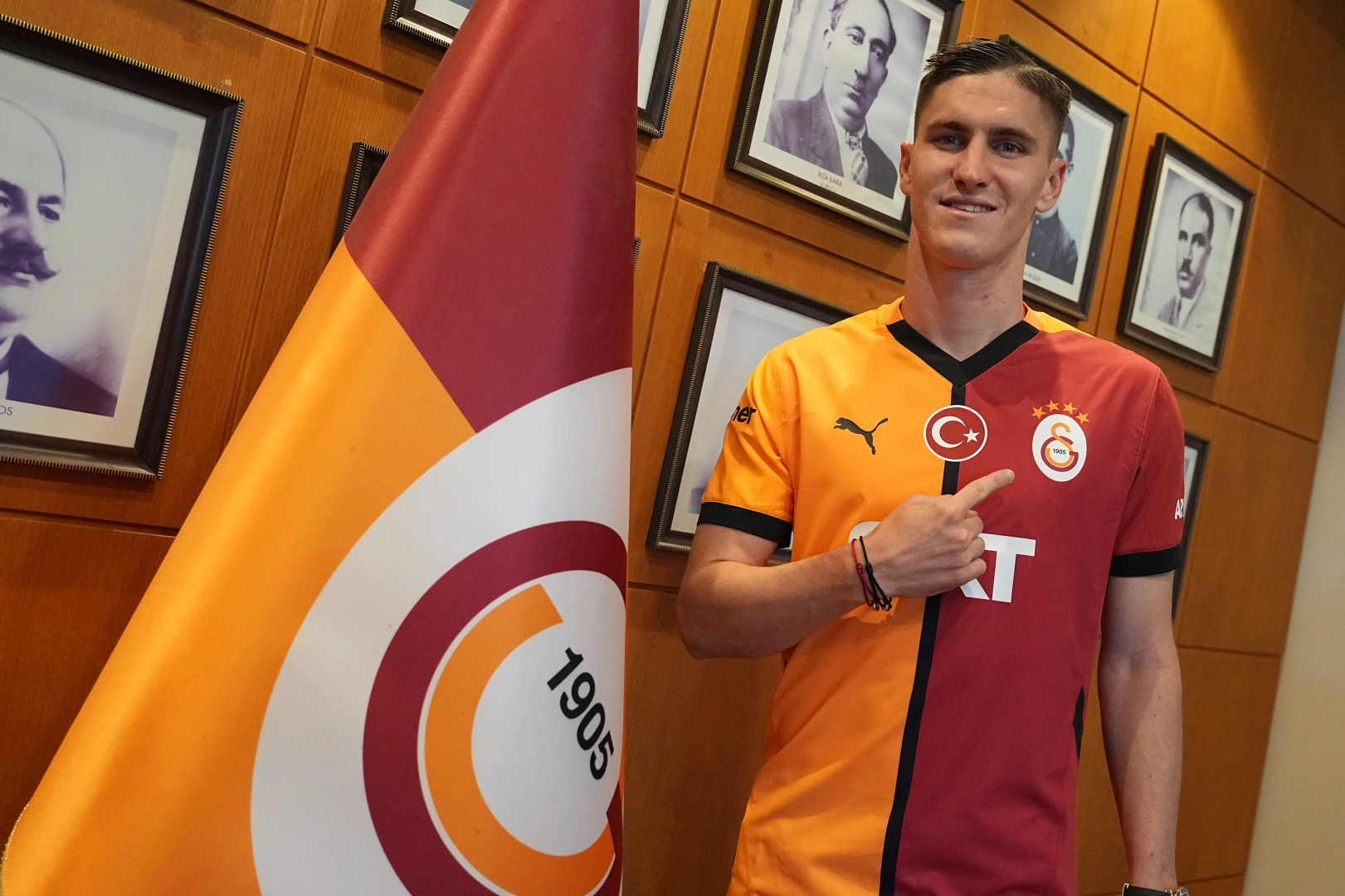 Galatasaray, yeni transferi Roland Sallai ile sözleşme imzaladı