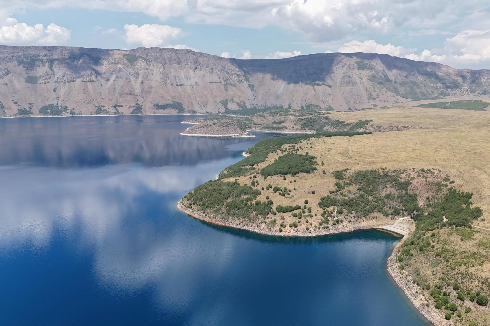 Yabancı turistler Nemrut'ta yüzdüler haberinin görseli