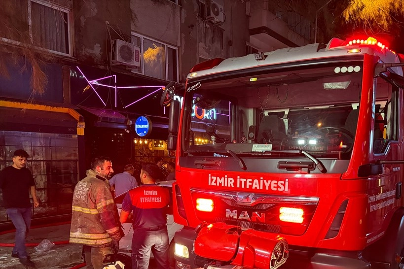 Bornova'da çatı katında yangın : 100 güvercin öldü!