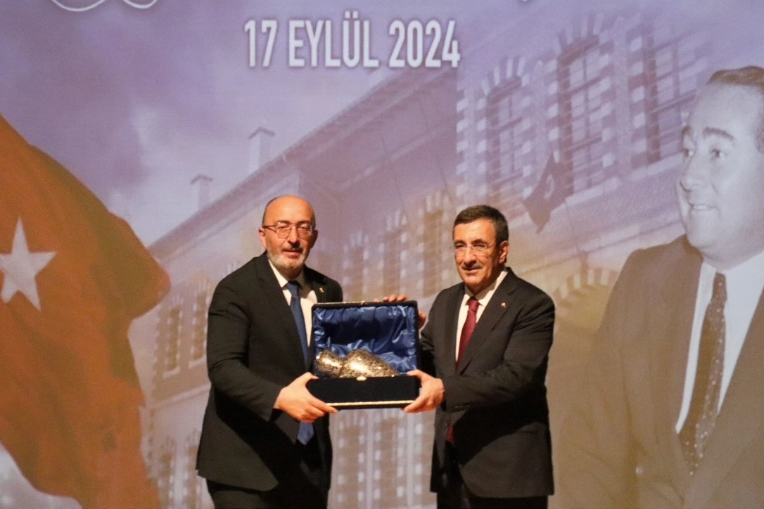 Cumhurbaşkanı Yardımcısı Yılmaz'dan sivil anayasa mesajı haberinin görseli