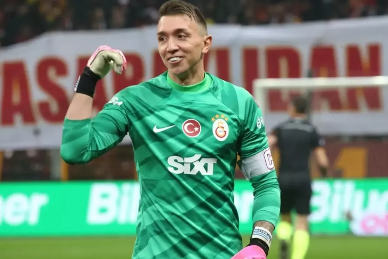 UEFA'dan Muslera'ya şok ceza! haberinin görseli