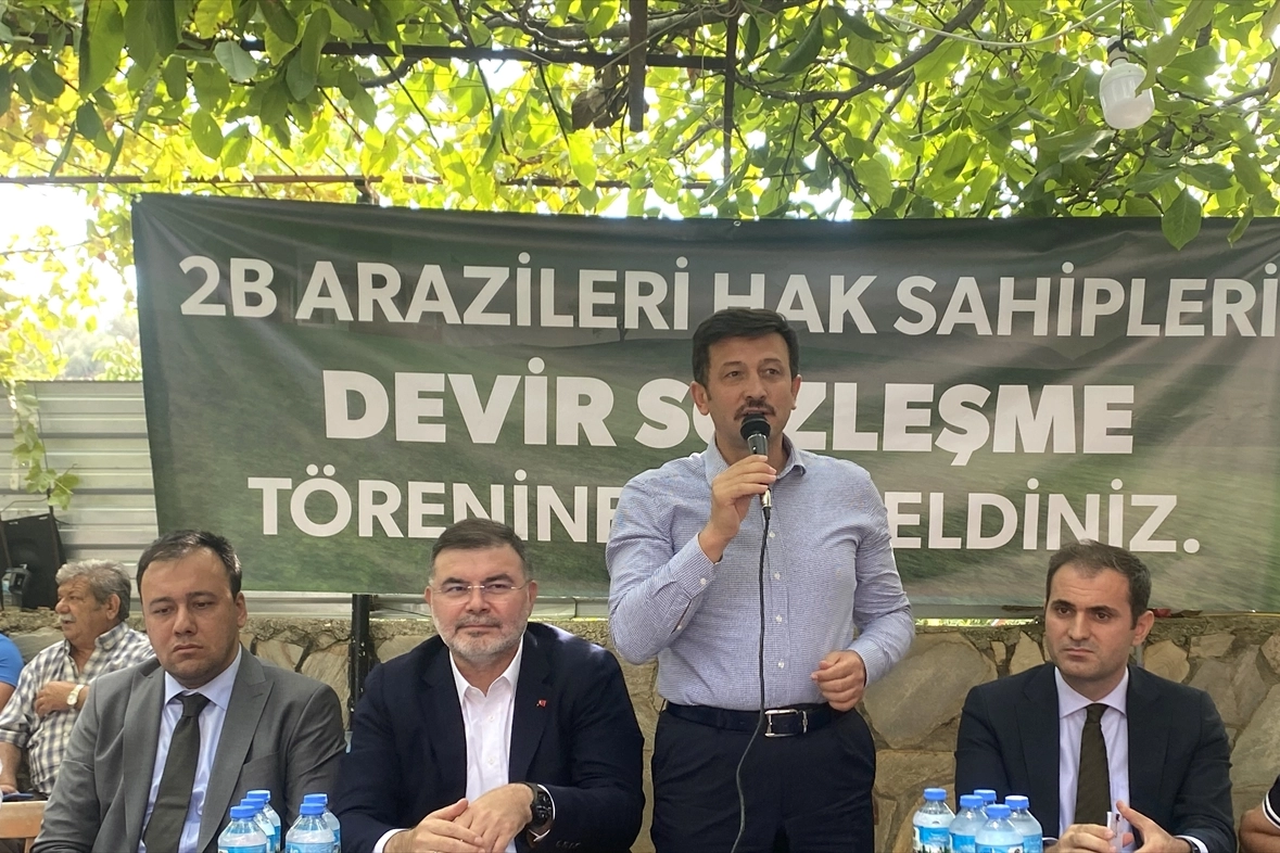 AK Partili Hamza Dağ, İzmir'de tapu teslim törenine katıldı