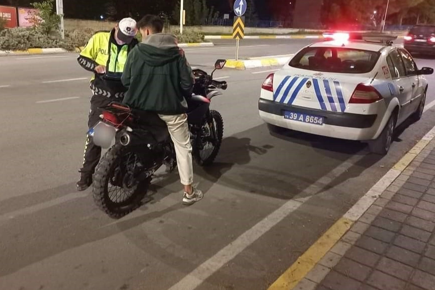 Kırklareli'de araçlara sıkı denetim   haberinin görseli