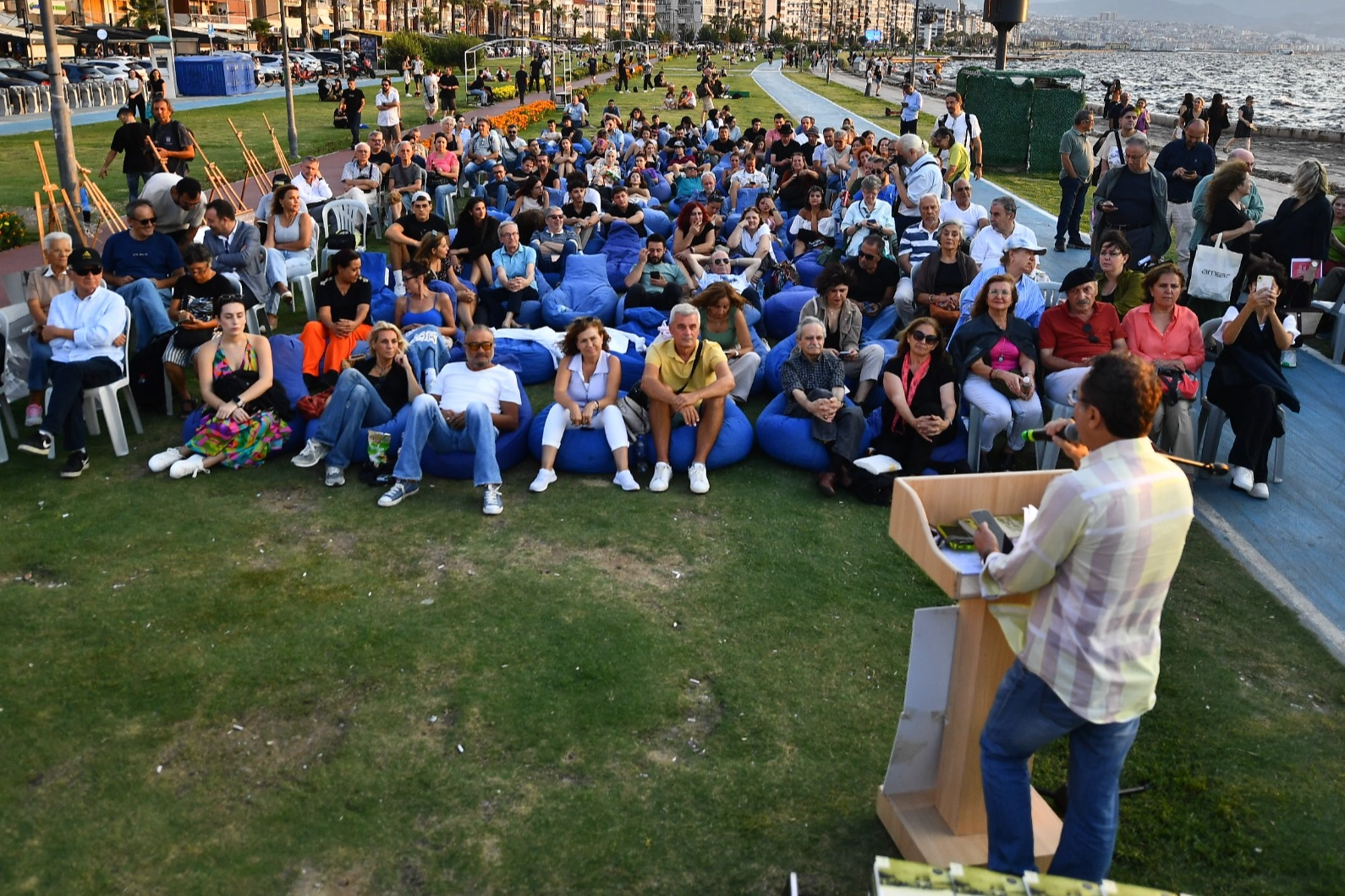 İzmir’in dört bir yanında şiir rüzgarı: 4. İzmir Şiir Hatları Buluşması başladı