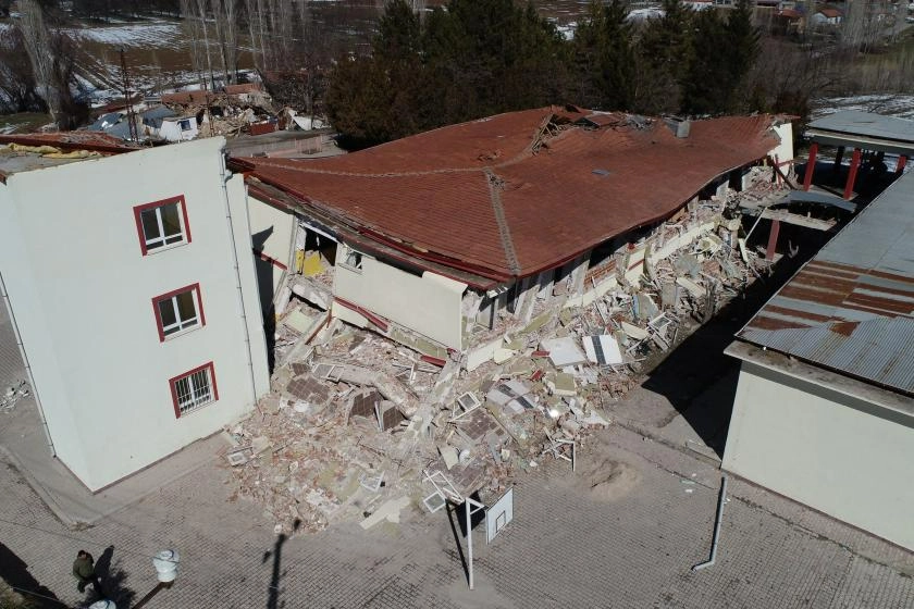 Depremin eğitim alanındaki enkazı… Sorunlar çözüm bekliyor!