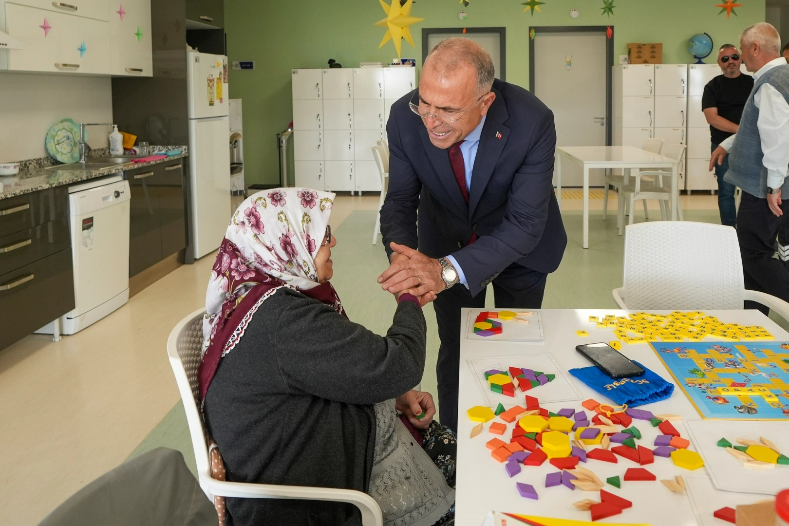 Gaziemir Belediyesi alzheimer hastalarına destek oluyor haberinin görseli
