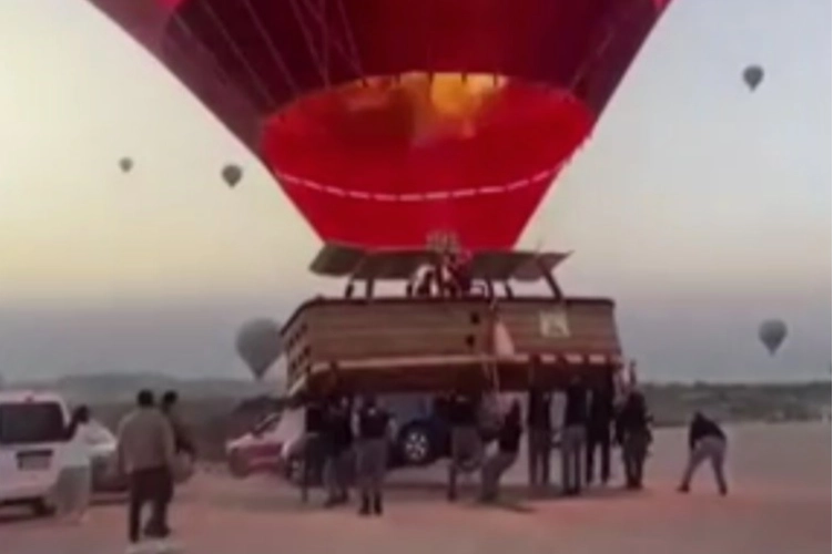 Görülmemiş kaza: Balon ile otomobil çarpıştı!