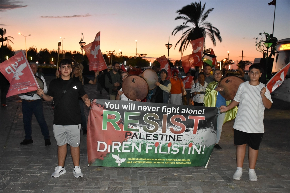 İzmir haber: Sanatçılar Filistin'e destek için yürüdü